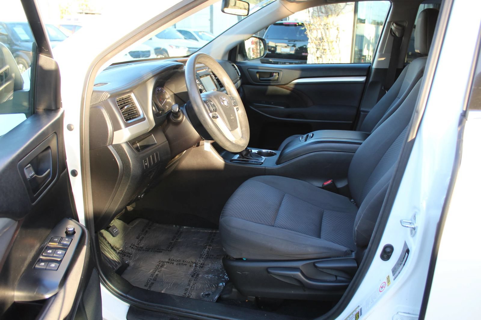 Used 2016 Toyota Highlander LE FWD image 9