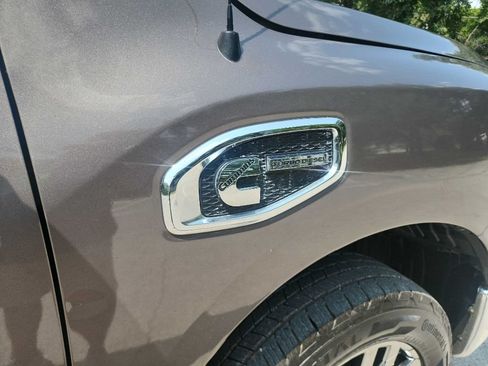 Used 2016 Nissan Titan SL RWD image 13