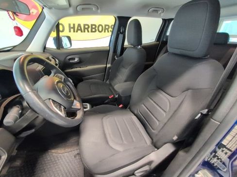 Used 2020 Jeep Renegade Latitude w/ Cold Weather Group AWD/4WD image 12