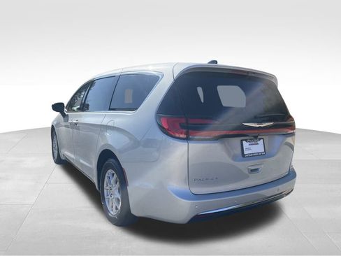 New 2026 Chrysler Pacifica Select FWD image 7