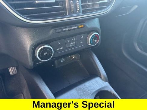 Used 2022 Ford Escape SE FWD image 25