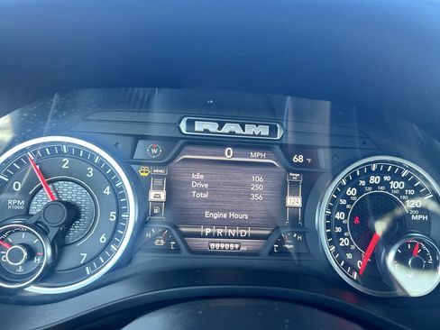 Used 2024 RAM 1500 Laramie AWD/4WD image 17