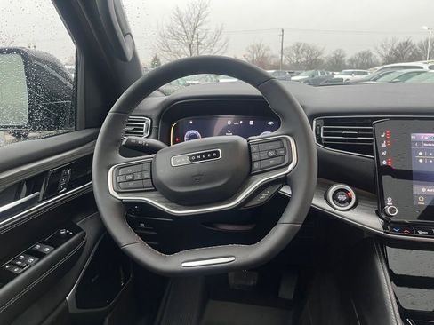 Used 2024 Jeep Wagoneer Series III w/ Premium Group I image 18
