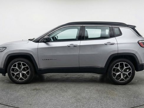 Used 2025 Jeep Compass Limited image 4