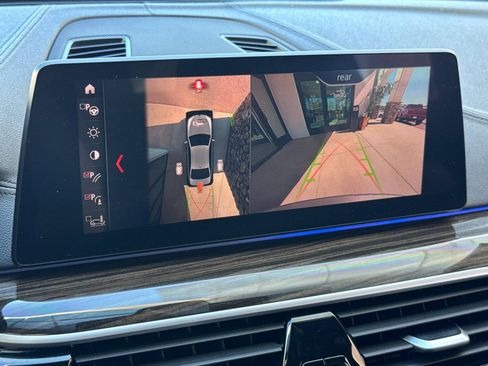 Used 2019 BMW M550i xDrive image 23