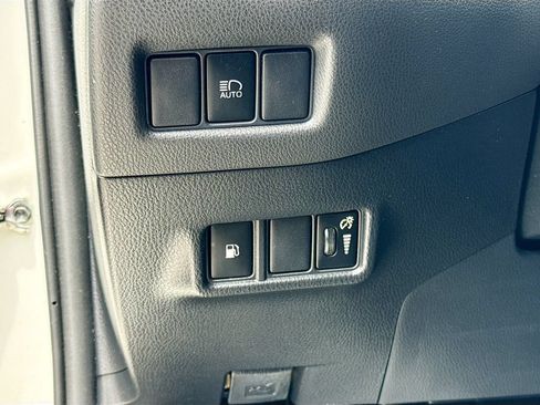 Used 2021 Toyota C-HR XLE FWD image 10