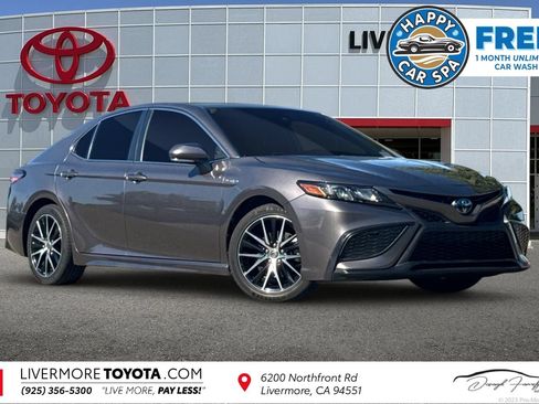 Used 2021 Toyota Camry SE w/ Cold Weather Package FWD image 1