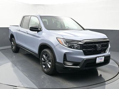 Used 2025 Honda Ridgeline Sport image 7