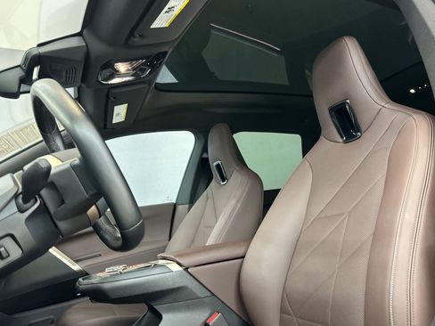 Used 2023 BMW iX xDrive50 w/ Premium Package image 15