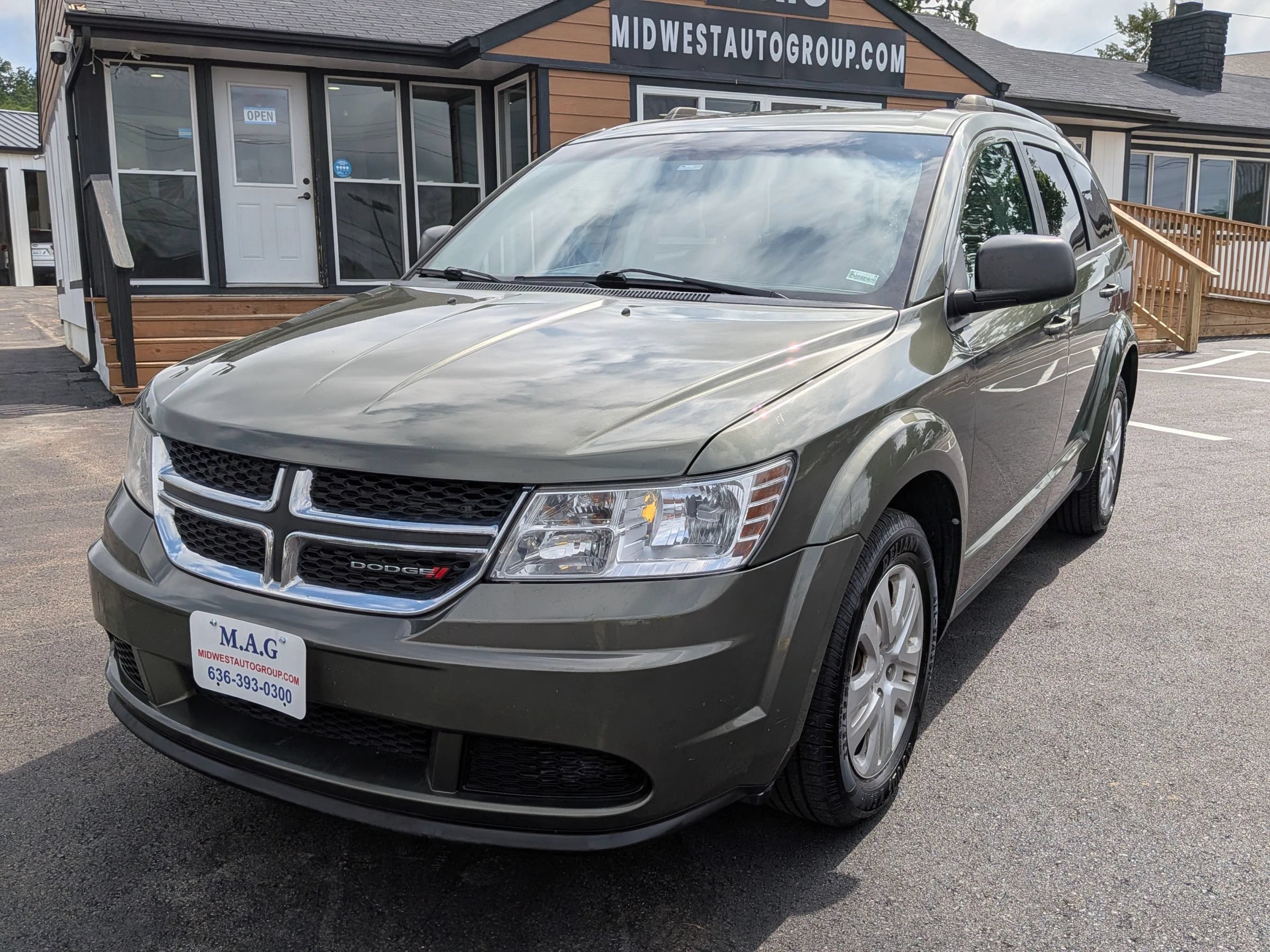 Used 2017 Dodge Journey SE FWD image 2