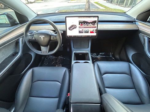 Used 2025 Tesla Model Y Long Range image 10