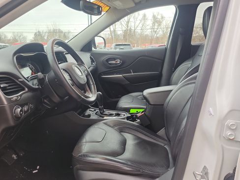 Used 2019 Jeep Cherokee Limited w/ Technology Group image 8