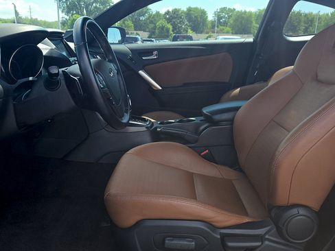 Used 2015 Hyundai Genesis 3.8 RWD image 9