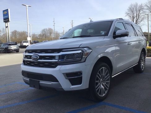 Used 2024 Ford Expedition Limited image 4