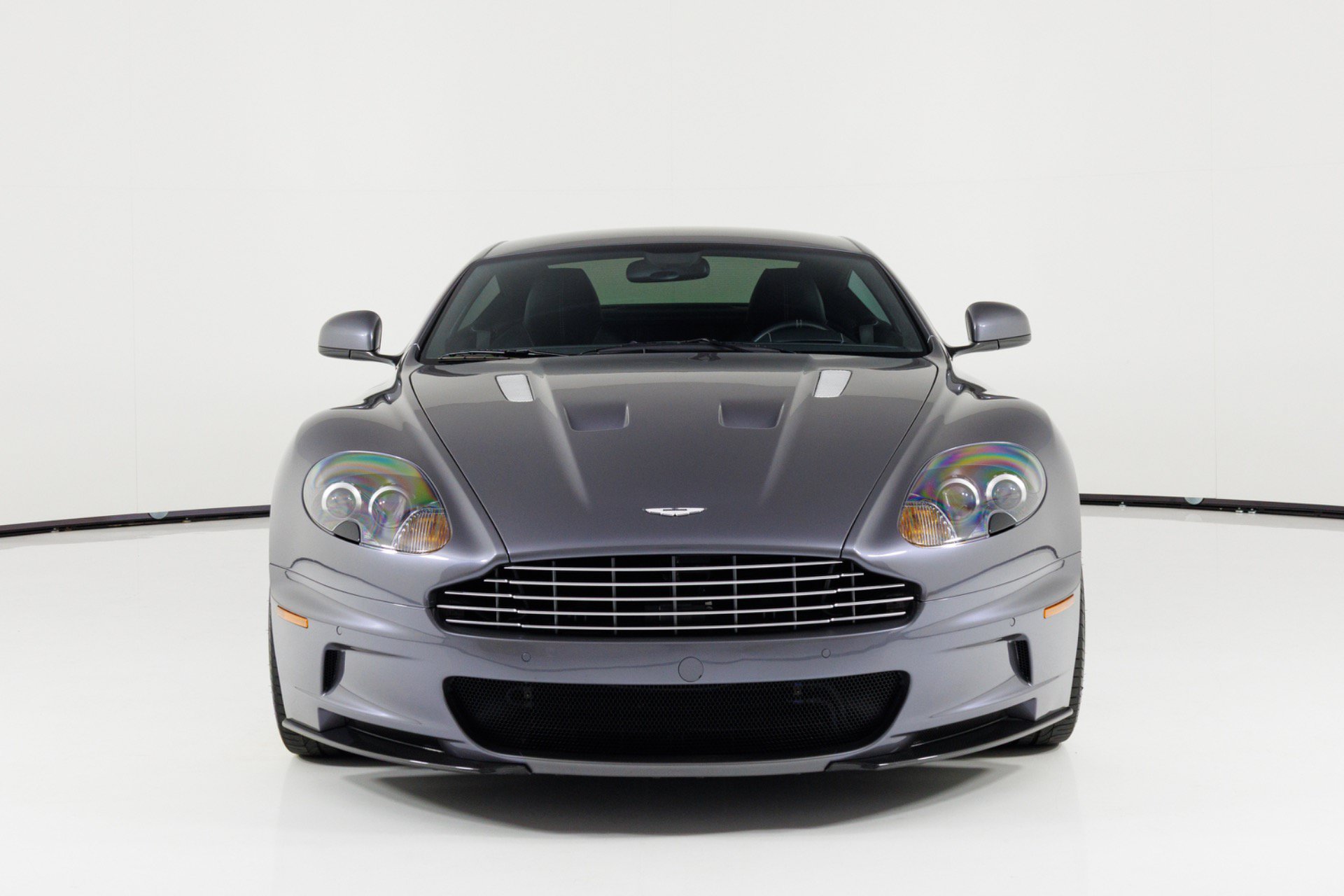 Used 2010 Aston Martin DBS Coupe RWD image 8