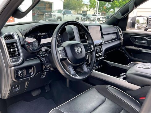 Used 2024 RAM 1500 Laramie AWD/4WD image 17