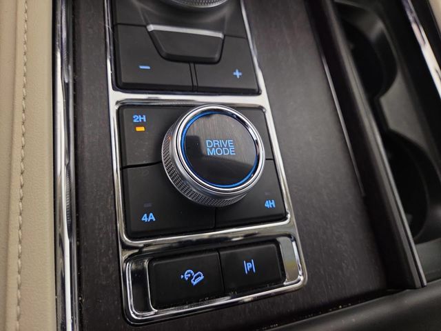 Used 2024 Ford Expedition Platinum AWD/4WD image 27