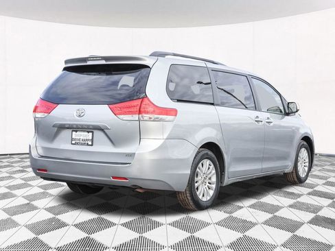 Used 2014 Toyota Sienna XLE image 11