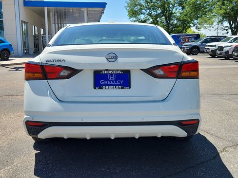 Used 2025 Nissan Altima 2.5 SV FWD image 4