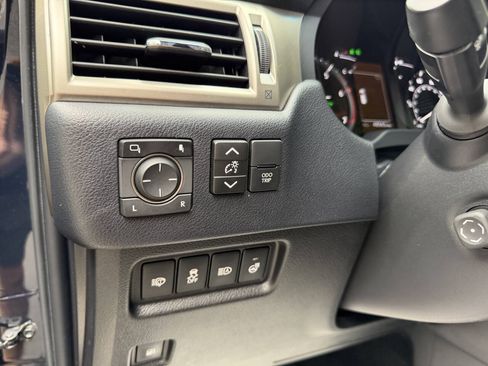 Used 2021 Lexus GX 460 Premium w/ Accessory Package AWD/4WD image 20