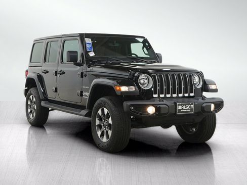 Used 2023 Jeep Wrangler Unlimited Sahara AWD/4WD image 9