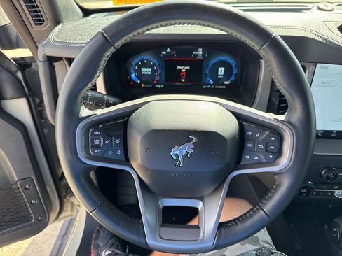 Used 2025 Ford Bronco Outer Banks image 22