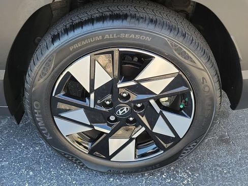 Used 2025 Hyundai Kona SEL FWD image 6
