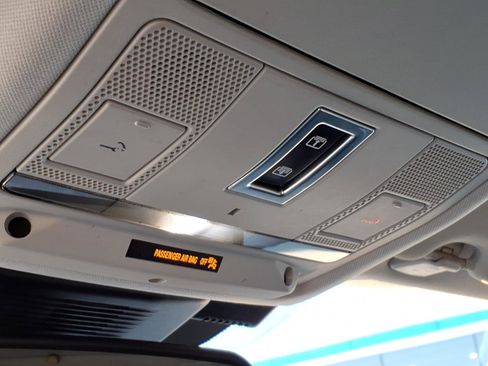 Used 2017 Land Rover Discovery Sport HSE image 23