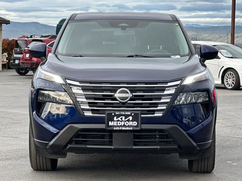 Used 2025 Nissan Rogue SV image 10