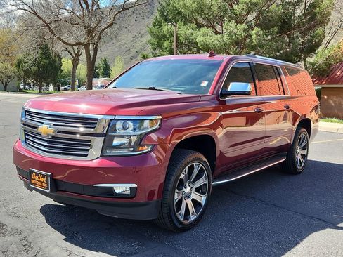Used 2017 Chevrolet Suburban Premier image 4