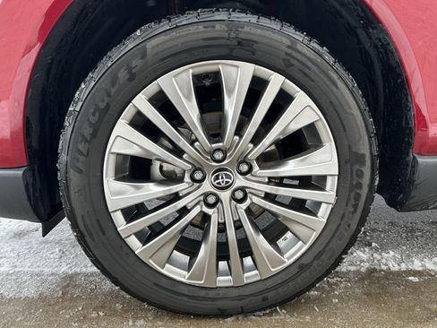 Used 2021 Toyota Venza XLE w/ Softex Package image 10