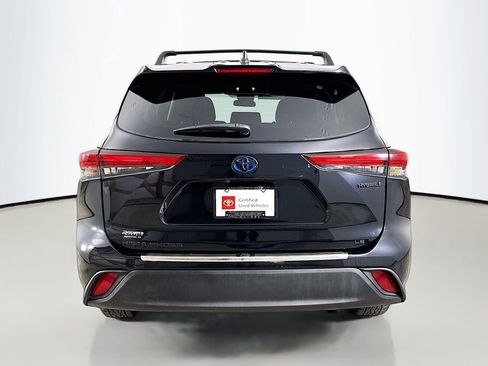 Certified 2022 Toyota Highlander LE image 6