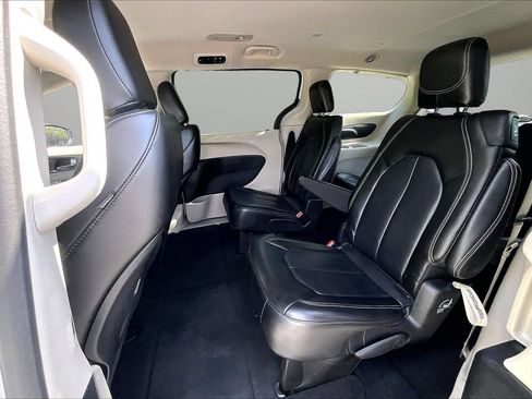 Certified 2023 Chrysler Pacifica Touring-L FWD image 21