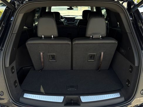 New 2025 Cadillac XT6 Luxury image 11