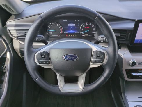 Used 2023 Ford Explorer XLT image 24