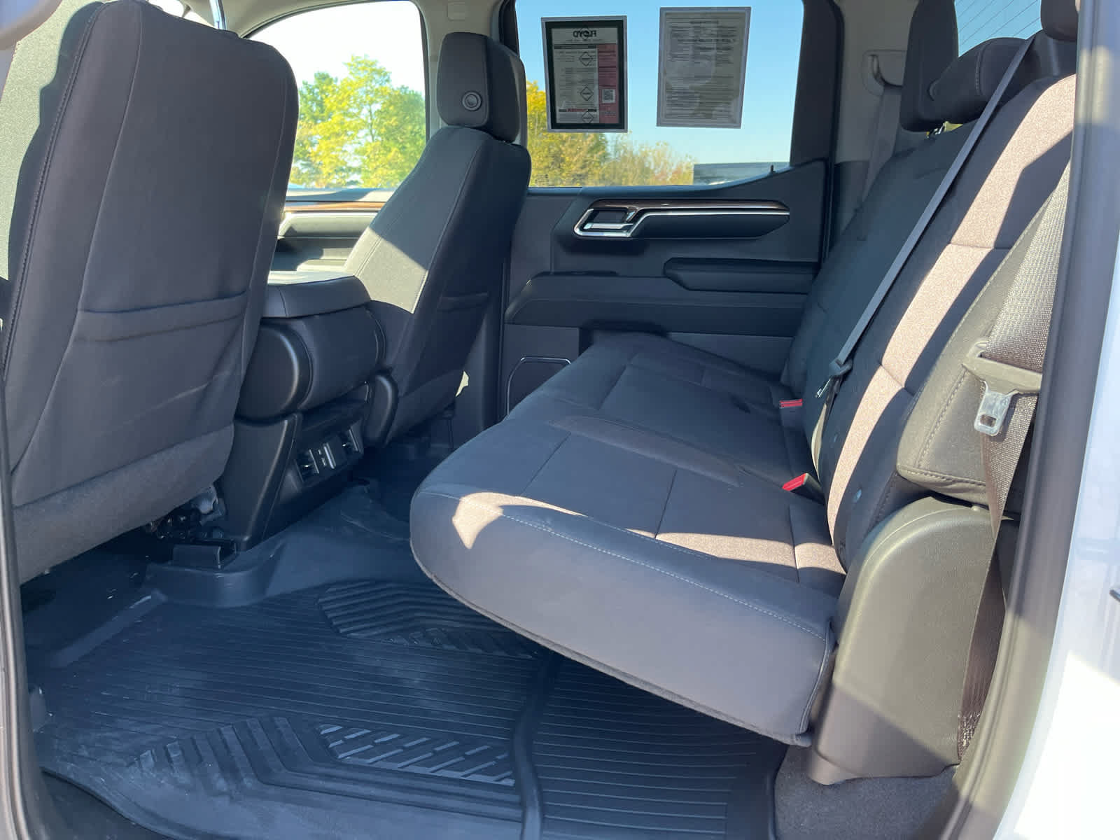 Used 2024 Chevrolet Silverado 1500 LT Trail Boss w/ LPO, Dark Essentials Package AWD/4WD image 18