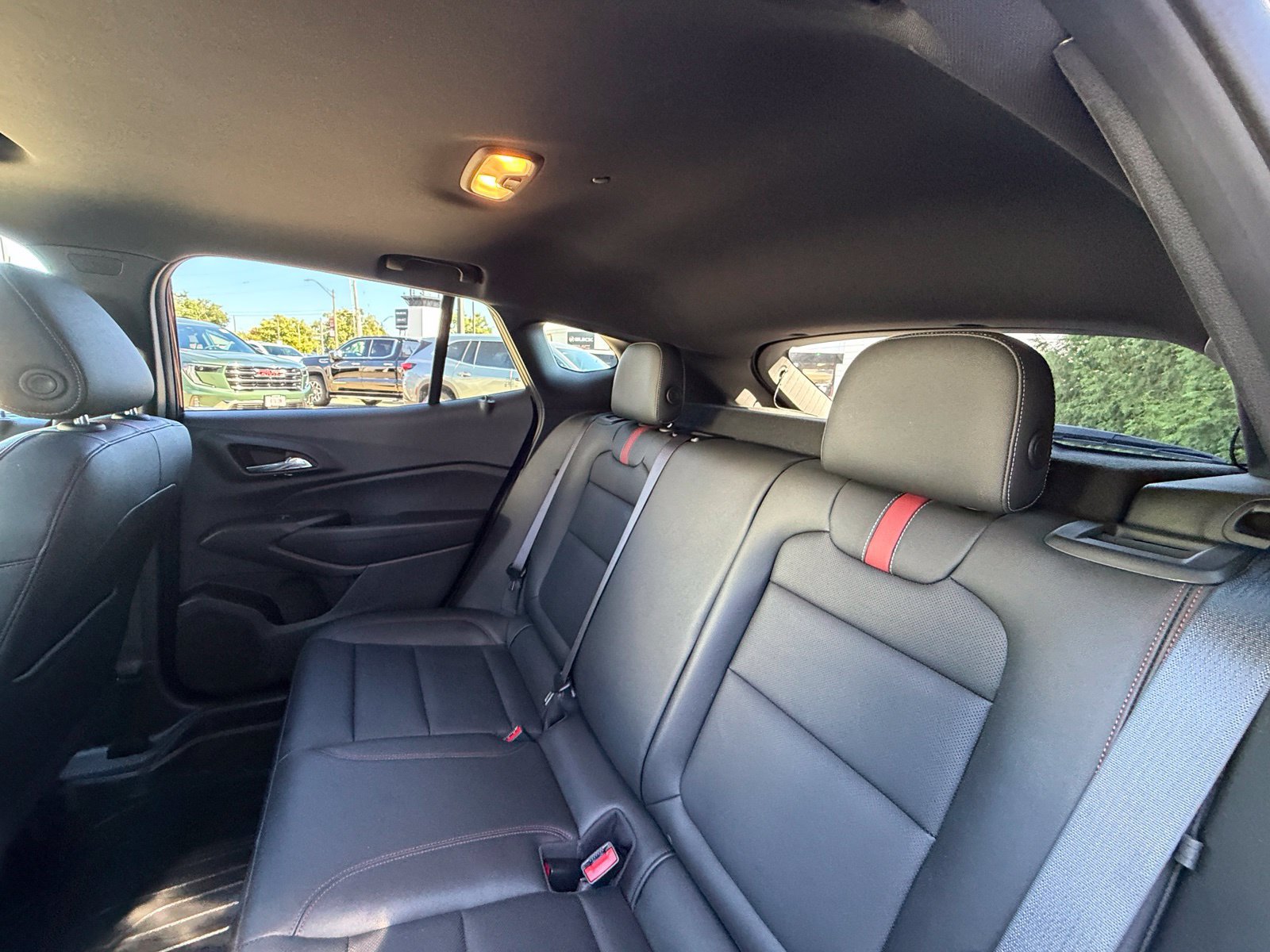 Used 2025 Chevrolet Trax RS w/ Sunroof Package FWD image 5