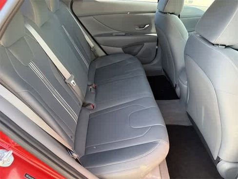 Certified 2022 Hyundai Elantra SEL w/ Convenience Package image 17
