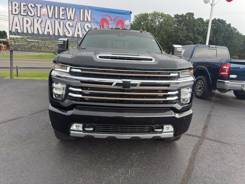 Used 2022 Chevrolet Silverado 2500 High Country w/ Technology Package AWD/4WD image 2