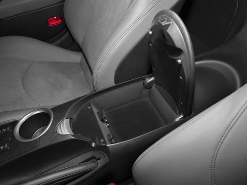 Used 2016 Nissan 370Z Coupe RWD image 11