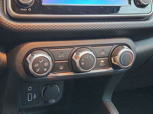 Certified 2025 Nissan Kicks Play S image 15