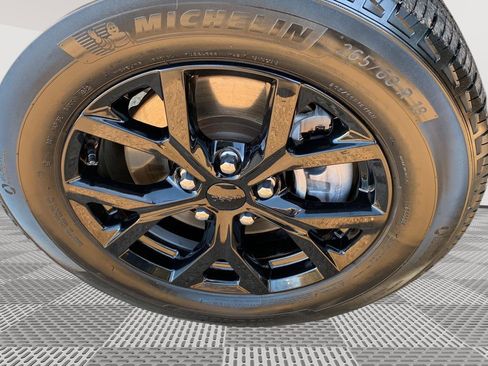 Used 2024 Jeep Grand Cherokee L Altitude image 21