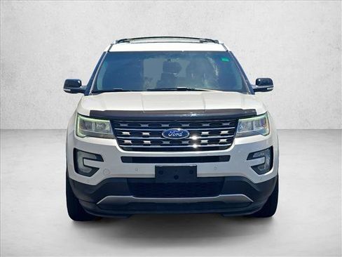 Used 2016 Ford Explorer XLT w/ Equipment Group 202A AWD/4WD image 2