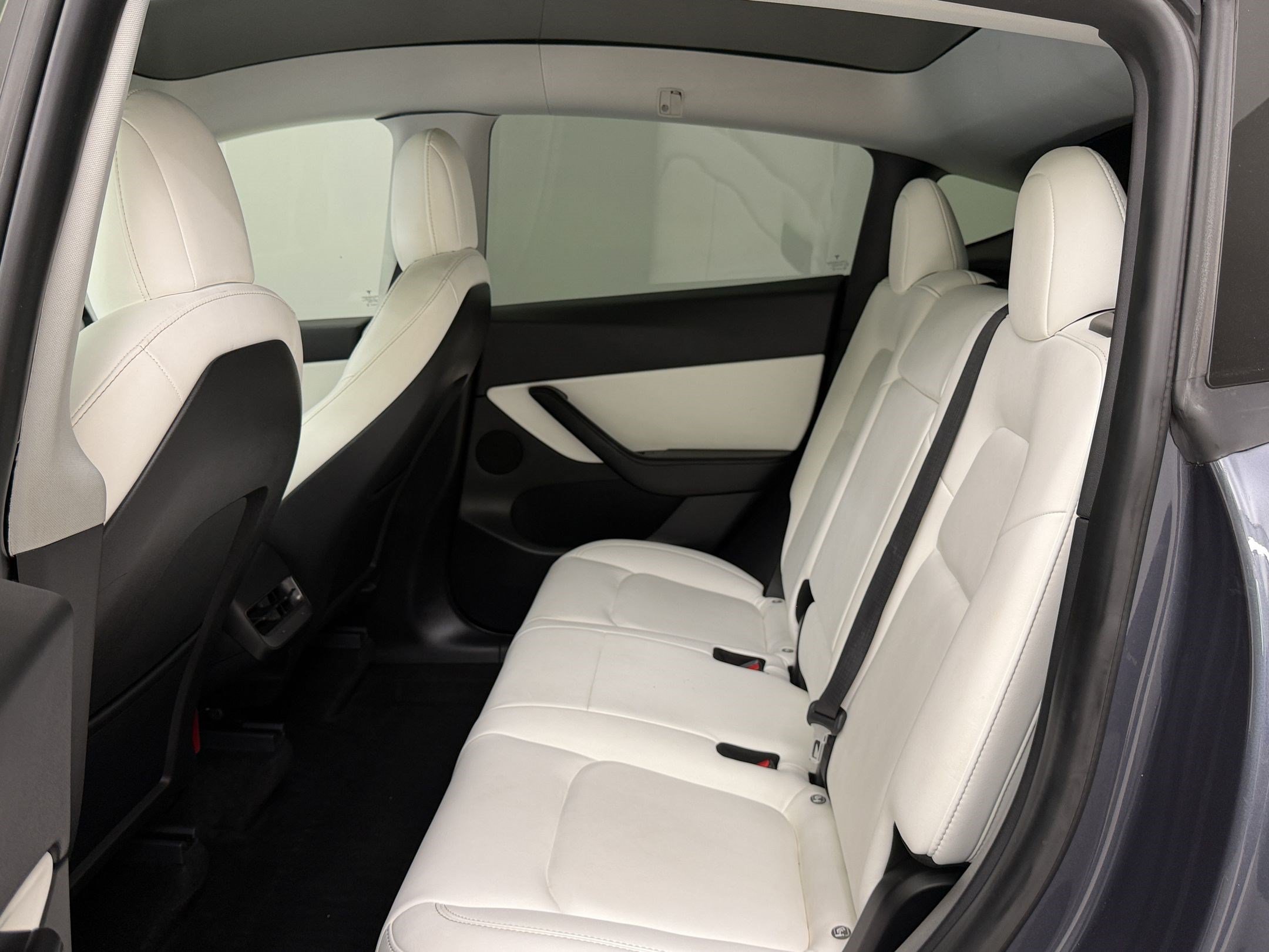 Used 2021 Tesla Model Y Long Range AWD/4WD image 24