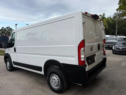 Used 2024 RAM ProMaster 2500 w/ Safety Group FWD image 3