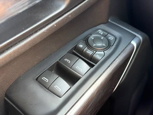 Used 2022 Chevrolet Silverado 2500 LTZ w/ LTZ Convenience Package RWD image 25