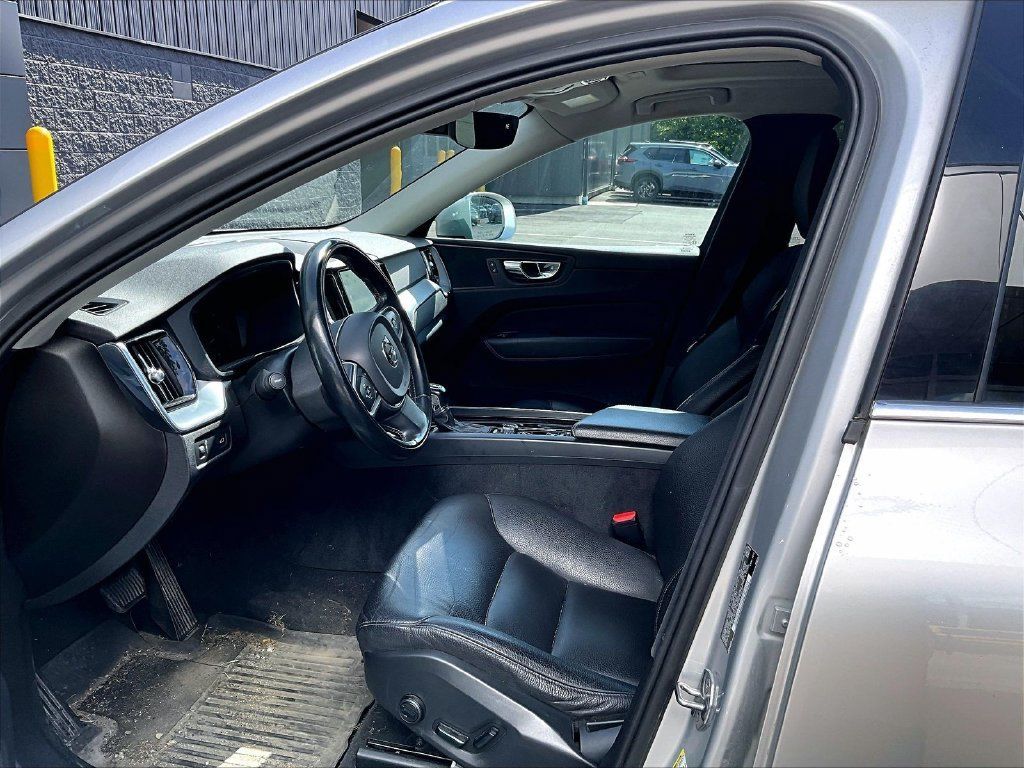 Used 2020 Volvo XC60 T5 Momentum w/ Protection Package Premier AWD/4WD image 7