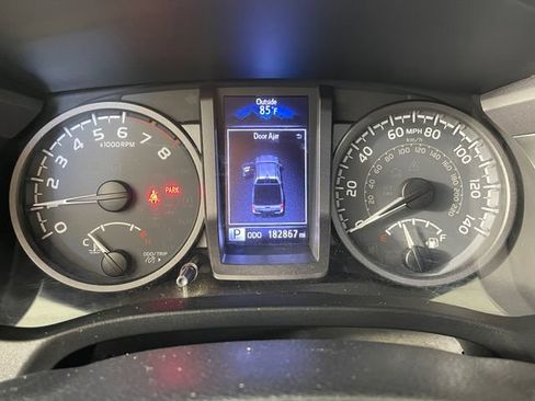 Used 2018 Toyota Tacoma TRD Sport w/ Technology Package AWD/4WD image 5