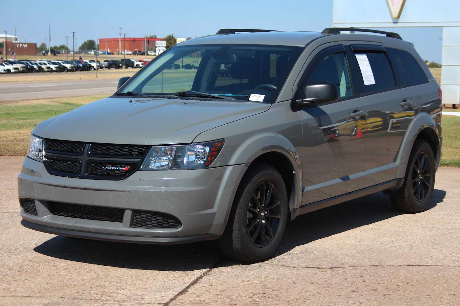 Used 2020 Dodge Journey SE w/ Blacktop Package FWD image 4