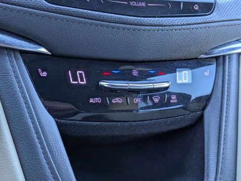 Used 2019 Cadillac XT5 AWD image 24